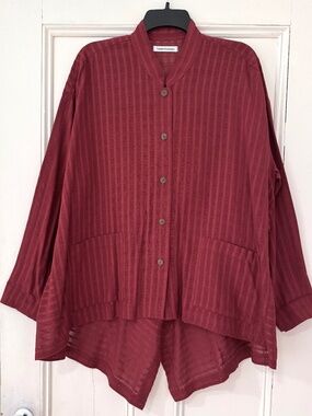 Yasuko Kurisaka Top, Mandarin Collar, 100% Cotton, Beautiful shade of Red, Large